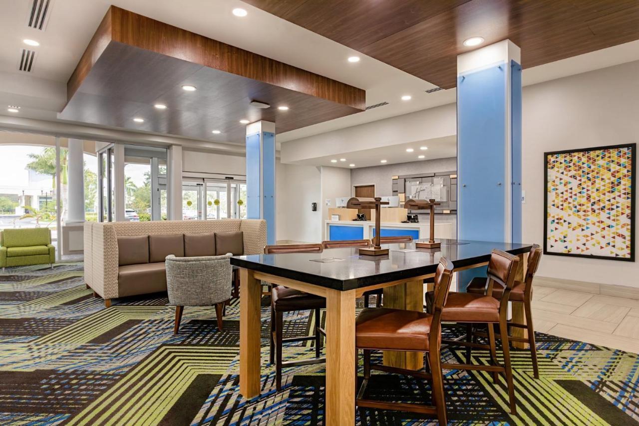 Holiday Inn Express & Suites - Miramar By Ihg Exteriér fotografie